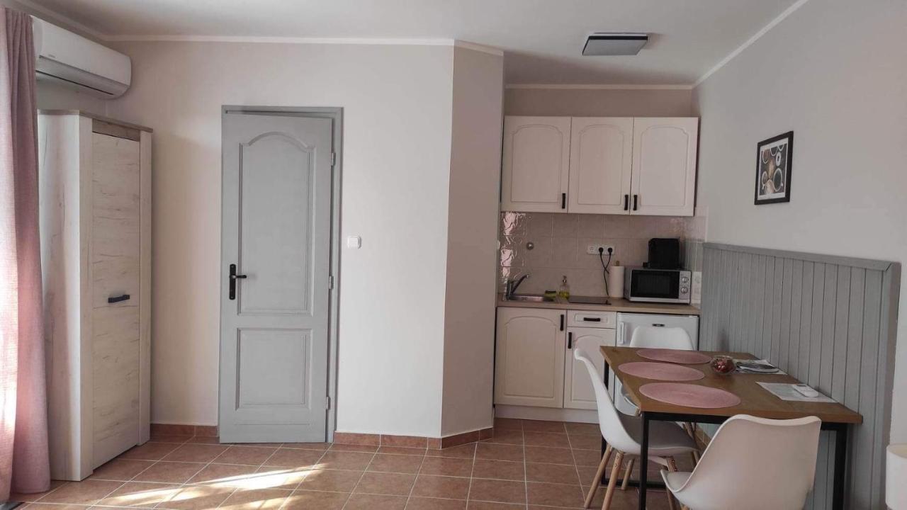 Silence Apartmanhaz 잘라카로쉬 외부 사진