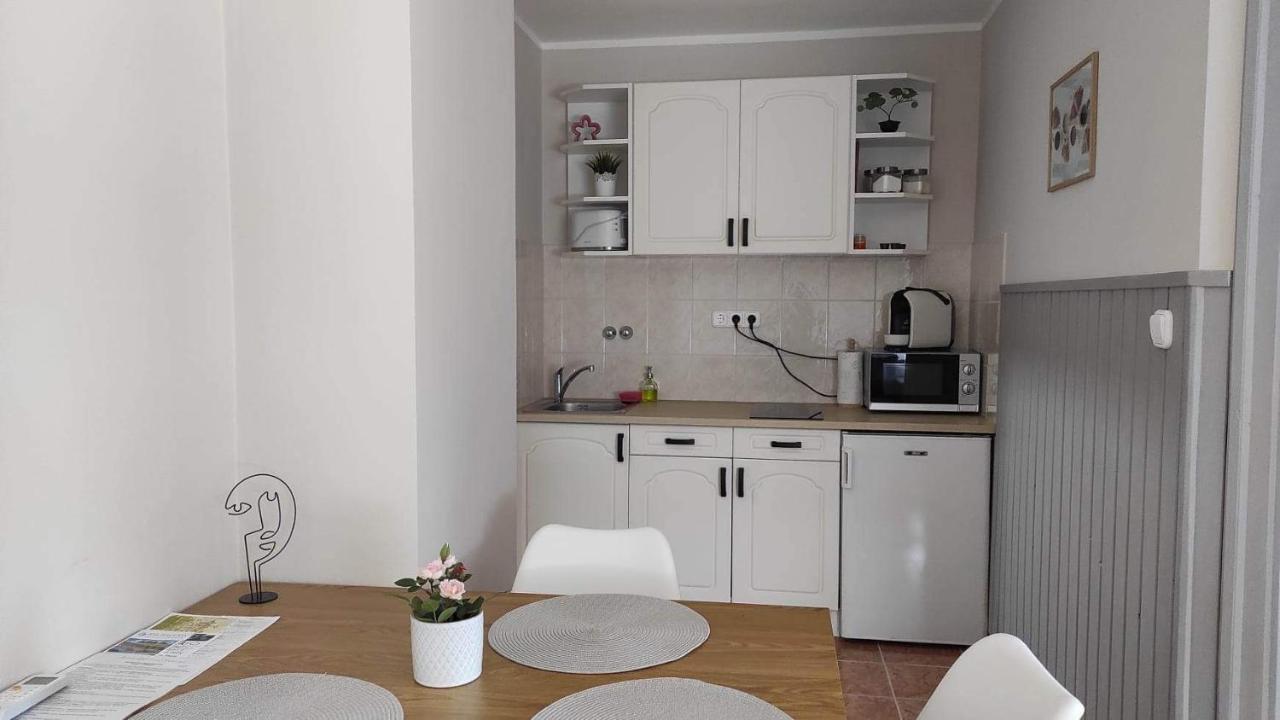 Silence Apartmanhaz 잘라카로쉬 외부 사진